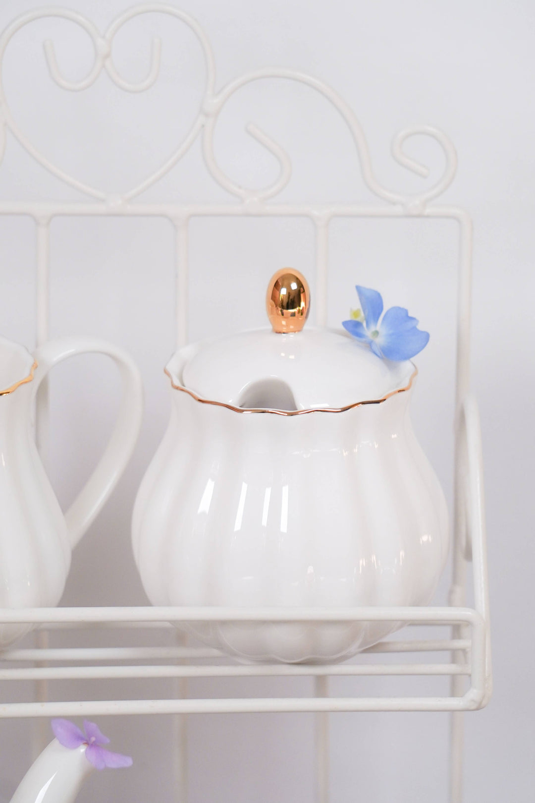 Royal Rose Zuckerdose weiß mit Goldrand aus Bone China
