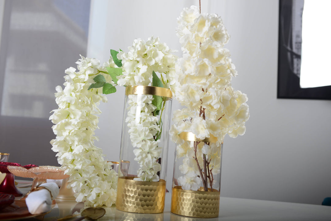 Transparente Vase mit goldenen Details 30cm