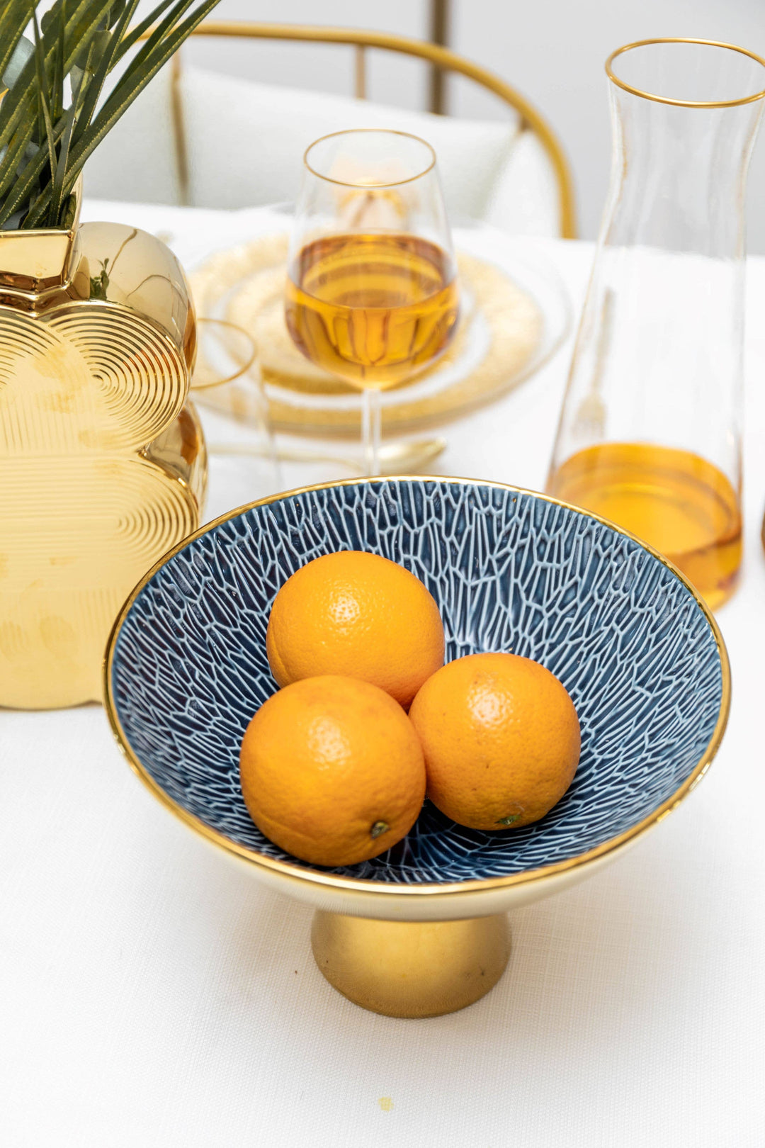 Obstschale mit Goldfuß & blauem Akzent