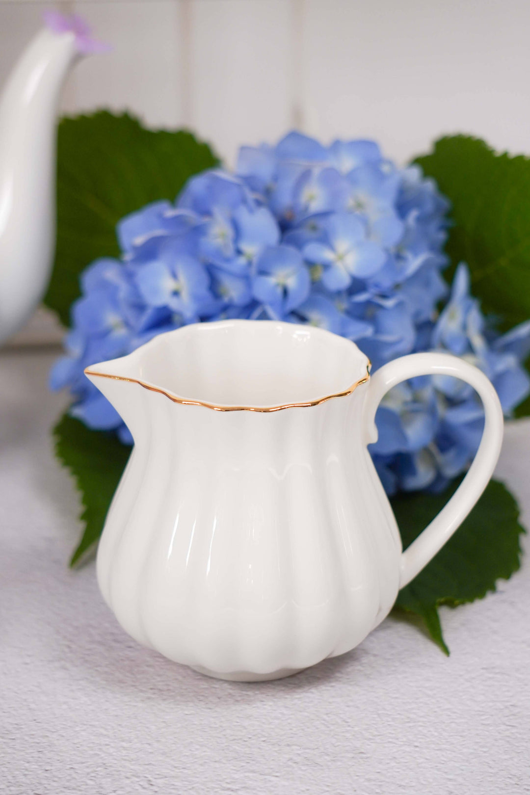 Royal Rose Milchkännchen weiß mit Goldrand aus Bone China